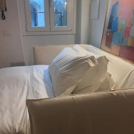 Fully Renovated Cosy Oltrarno With Patio דירה